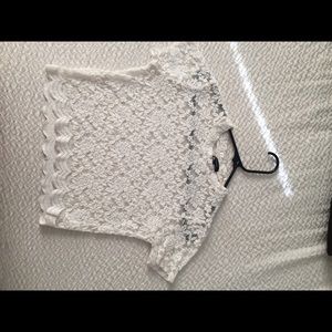 LACE CROP TOP